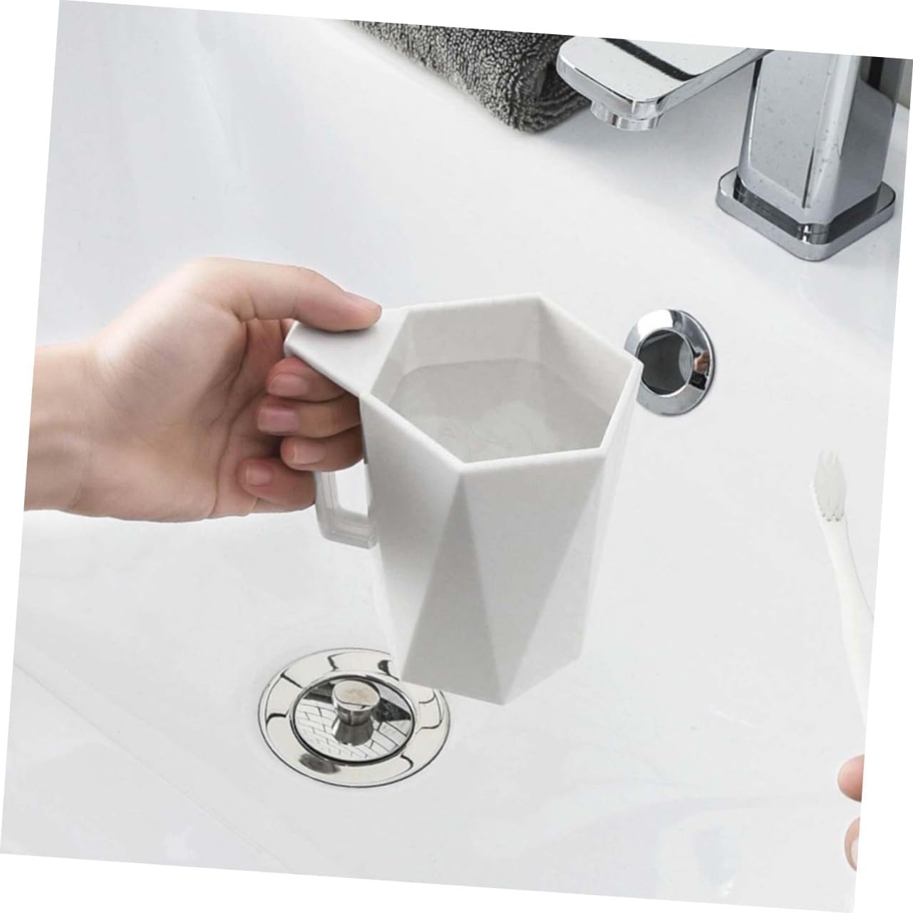BRIGHTFUFU Elegant Geometric Toothbrush Cup with Handle