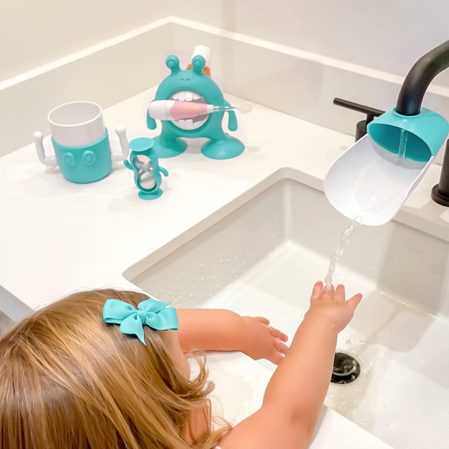 Prince Lionheart eyeSMILE Toothbrush Holder Set with Faucet Extender Green