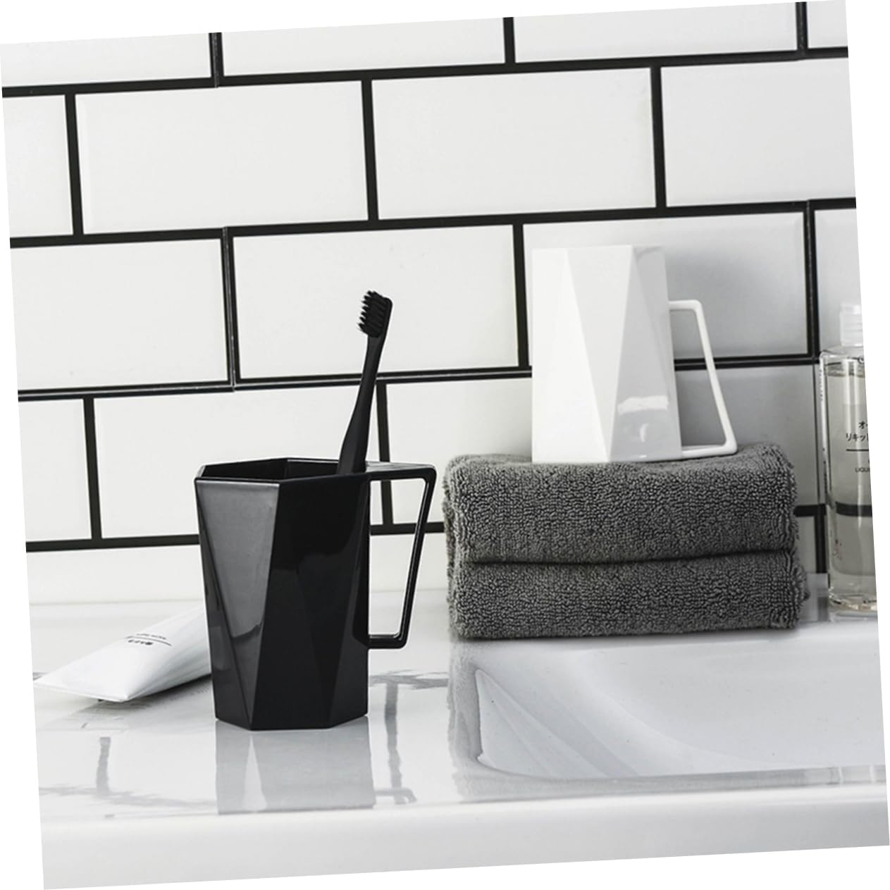 BRIGHTFUFU Elegant Geometric Toothbrush Cup with Handle