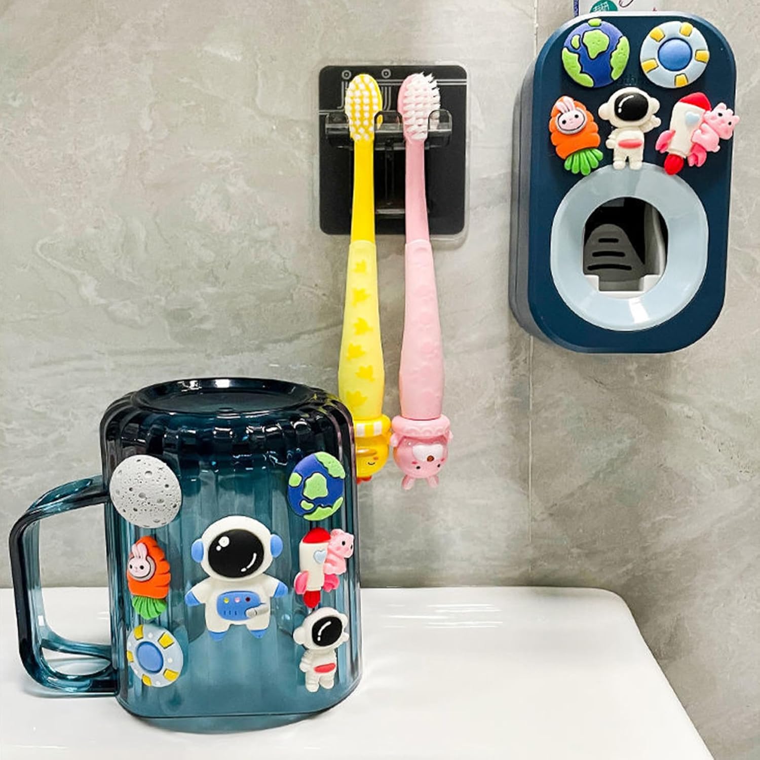ESiiFuu Wall Toothbrush Holder Set with Cosmonaut Theme